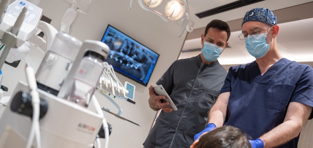Cuánto-duran-los-implantes-dentales-Consejos-para-prolongar-el-tiempo-de-uso
