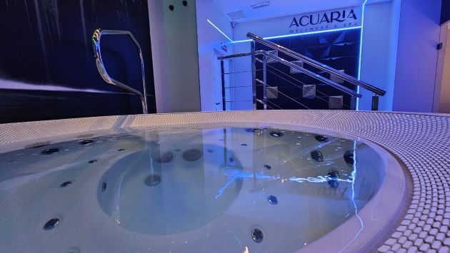 jacuzzi-dentro-acuaria-spa-xativa