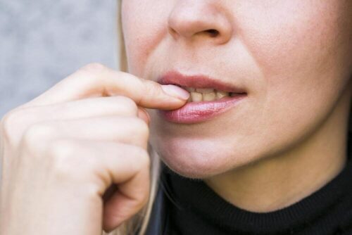 por que se mueven los dientes